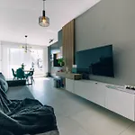 Designer Eden Apartment *