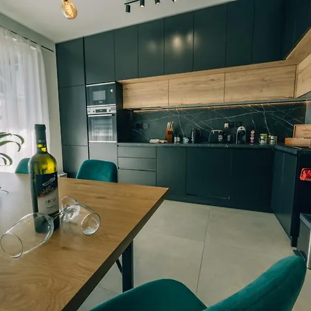 Designer Eden Apartment *