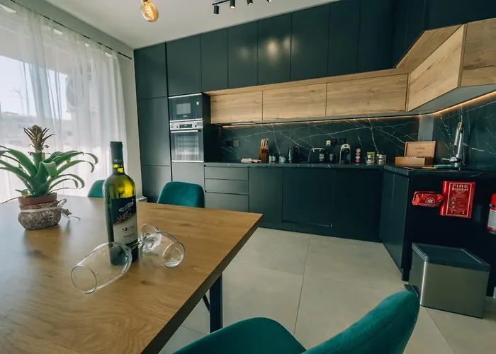 Designer Eden Apartment *