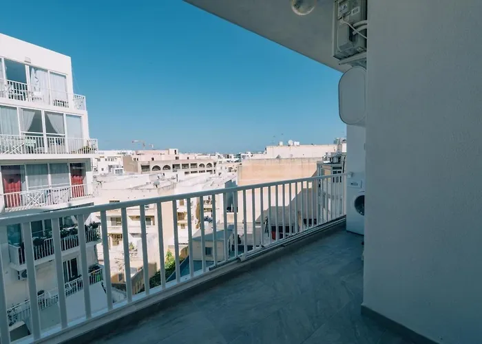 Designer Eden Apartment *